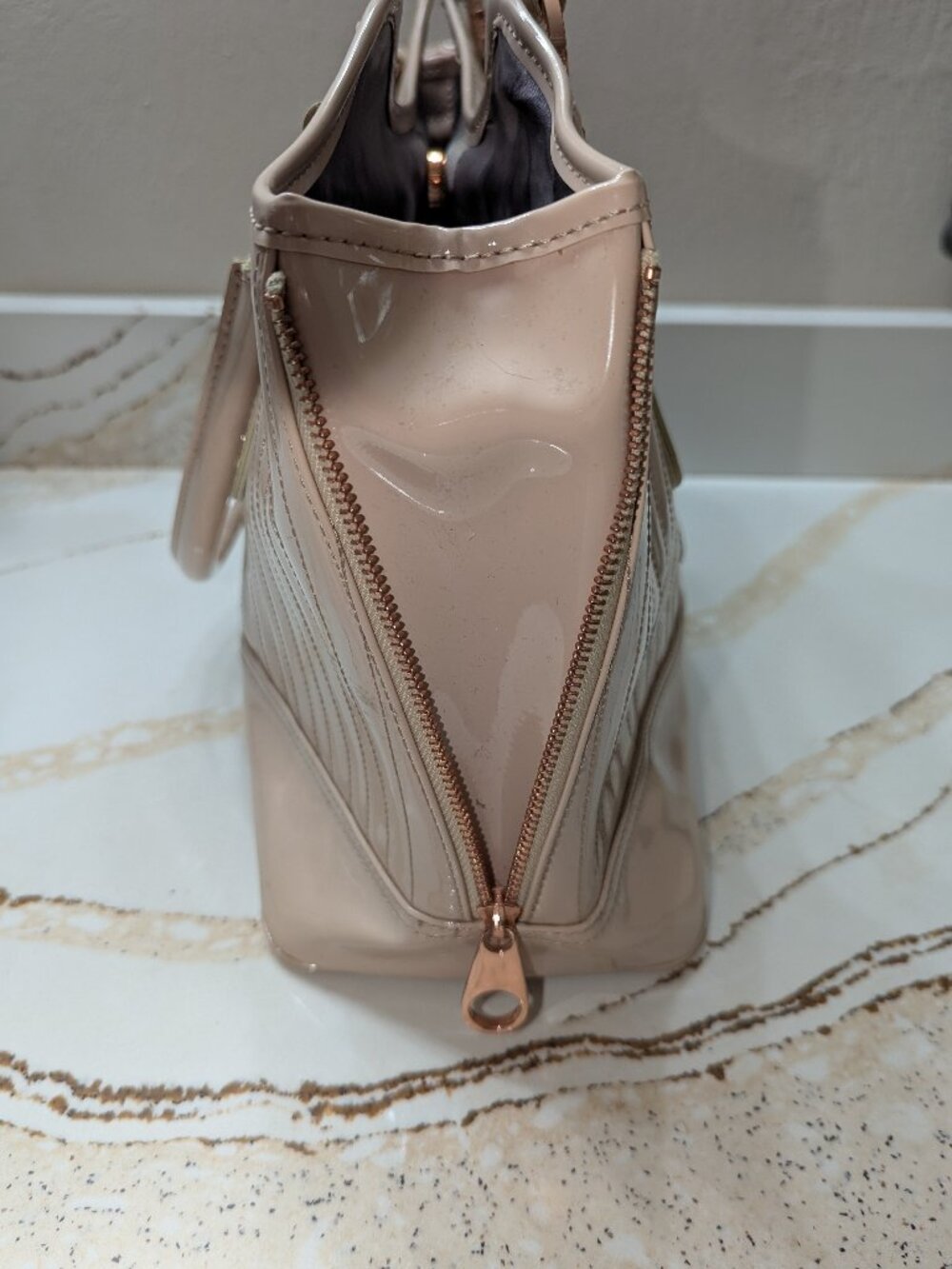 Ted Baker patent leather large bag. EUC! - Picture 13 of 15